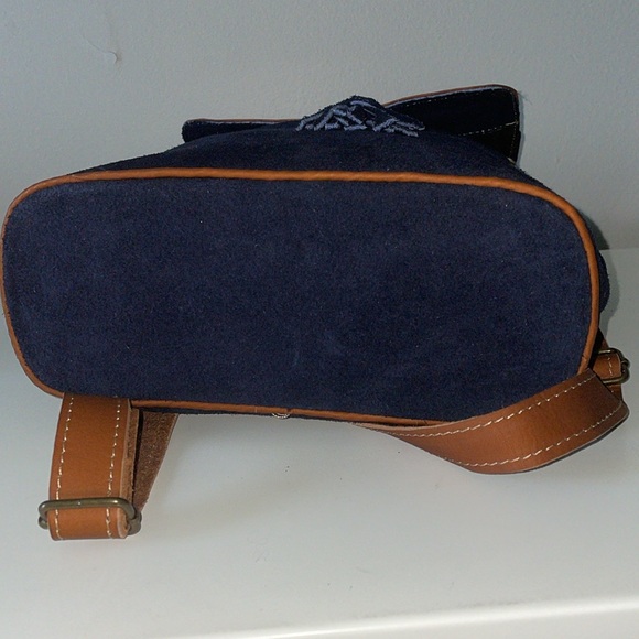 ESIL Artisan Leather Suede Slim Floral Backpack - Picture 3 of 8